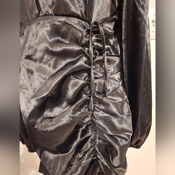 Satin-Like Bodycon V-Neck Ruffle Dress with Surplice Top and Ruching Size L - Picture 2 of 6